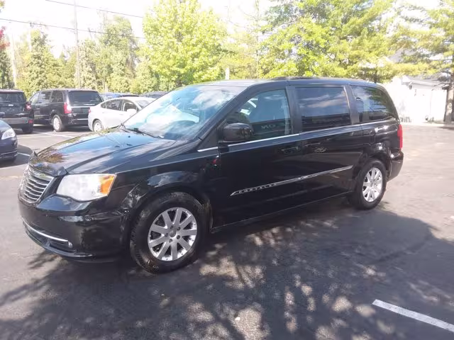2014 Chrysler Town and Country - 2C4RC1BG5ER272927 - Image #2