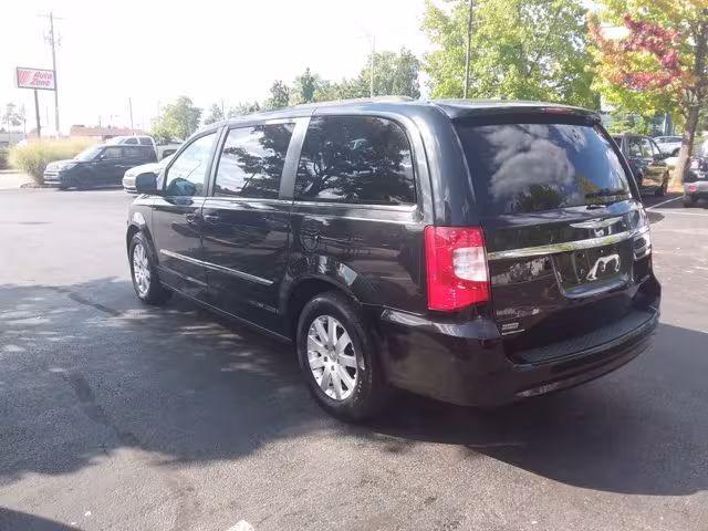 2014 Chrysler Town and Country - 2C4RC1BG5ER272927 - Image #4