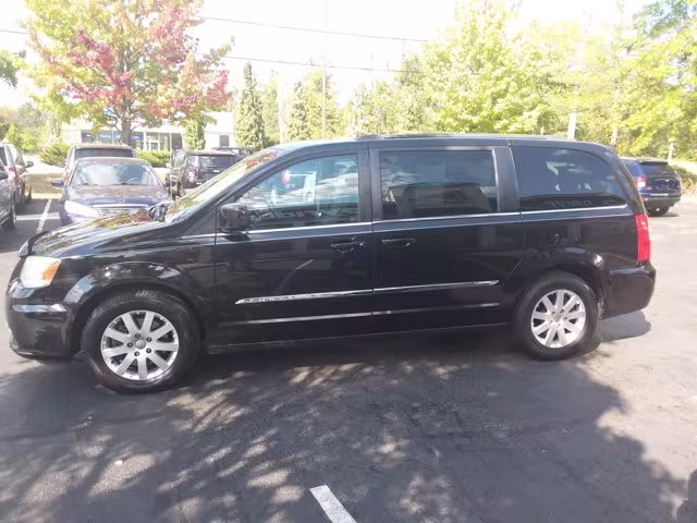 2014 Chrysler Town and Country - 2C4RC1BG5ER272927 - Image #3
